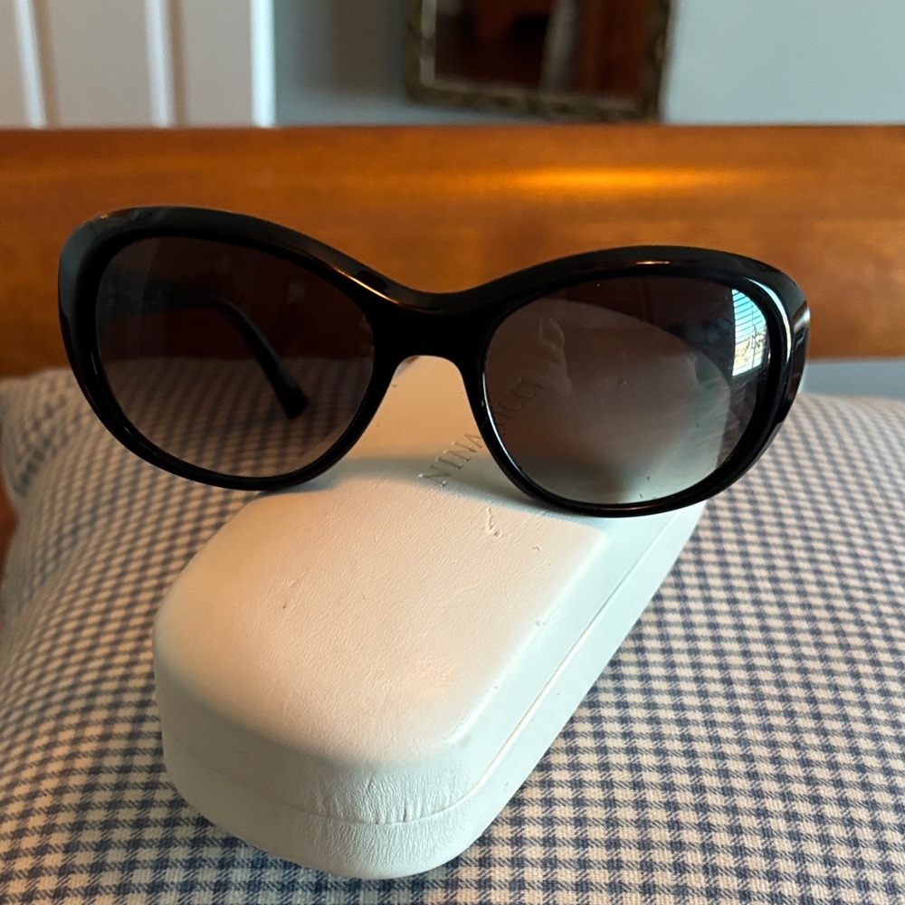 Nina Ricci Classic Black Sunglasses